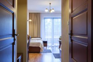 Posteľ alebo postele v izbe v ubytovaní Hotel Victoria + 37 fotografií