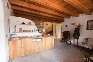 A kitchen or kitchenette at agriturismo la Meta
