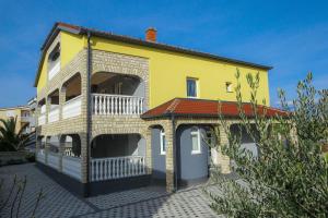 Gallery image of Lucky Luke Pool Apartments in Novalja