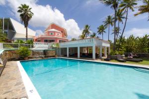 Bazén v ubytování Blue Haven Hotel - Bacolet Bay - Tobago nebo v jeho okolí