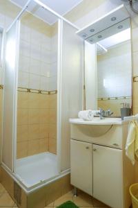 Ένα μπάνιο στο Lucky Luke Pool Apartments