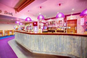 Ο χώρος του lounge ή του μπαρ στο Newquay Valley View