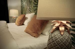 Cama ou camas em um quarto em ApartHostel Warszawa