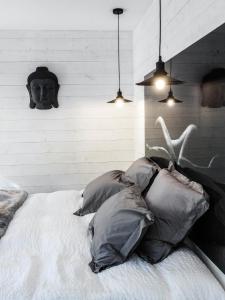 a bedroom with a bed with antlers on the wall at L'Haute en couleur cabanes spas in Audenge