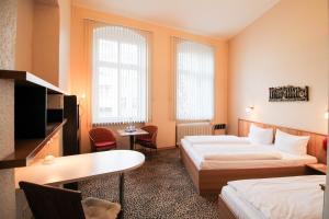 Postel nebo postele na pokoji v ubytování Hotel Sachsenhof + 32 fotografií