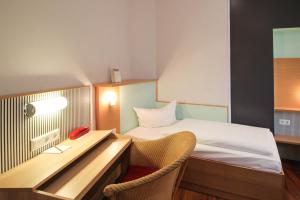 Postel nebo postele na pokoji v ubytování Hotel Sachsenhof