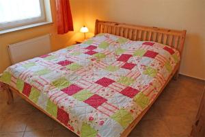 Ein Bett oder Betten in einem Zimmer der Unterkunft Ferienwohnung Groß Quassow SEE 7841
