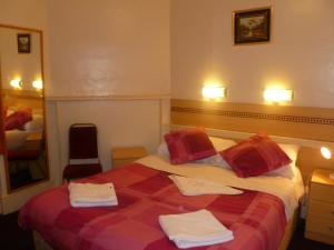 Ένα ή περισσότερα κρεβάτια σε δωμάτιο στο Grenville House Hotel