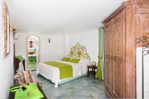 Postel nebo postele na pokoji v ubytování Villa Torre Trasita luxury suites