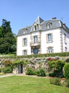 プゾージュにあるMaison d'hôtes et gîtes La Chouannerie à côté du parc du Puy duFouのギャラリーの写真