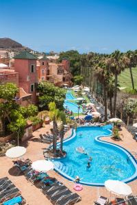 Swimmingpoolen hos eller tæt på Villa Mandi Golf Resort