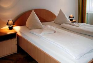 Postel nebo postele na pokoji v ubytování Suite Hotel 200m zum Prater