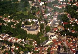 Blick auf Ferienwohnung Schlossblick Altenburg aus der Vogelperspektive
