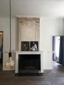 Μια τηλεόραση ή/και κέντρο ψυχαγωγίας στο Huize Maeterlinck