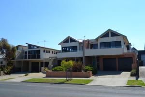 a row of houses on the side of a street at Fischer Torquay by Gold Star Stays in Torquay