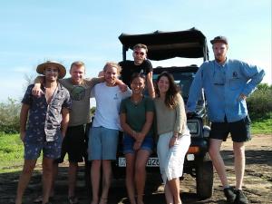 Družina med bivanjem v nastanitvi Secret River Side Safari Lodge