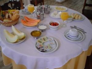 Các lựa chọn bữa sáng cho khách tại Hotel Areia Branca