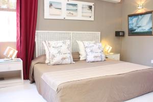 a bedroom with a bed with pillows and a tv at Capnord Maurice in Pereybere