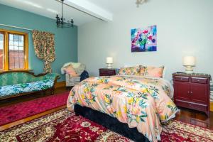 The Sanctuary & Spa Plus FREE Breakfast客房内的一张或多张床位