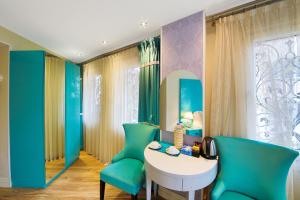 Posezení v ubytování Katelya Hotel