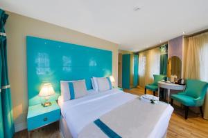 Postel nebo postele na pokoji v ubytování Katelya Hotel