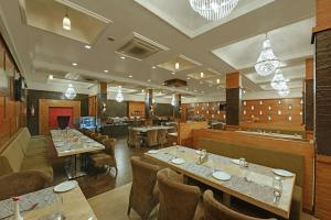 Restaurace v ubytování Mystical Valley View Resort and Spa, Udaipur