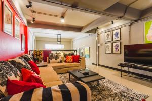 Khu vực ghế ngồi tại Chez Pom