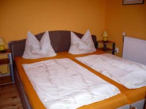 Postel nebo postele na pokoji v ubytování Ferienwohnungen Karlshagen USE 2060
