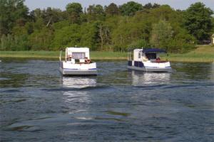 Gallery image of Hausboot _Wassercamper_ SCHW 930 in Verchen