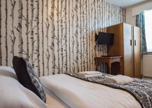 Postel nebo postele na pokoji v ubytování St Athans Hotel