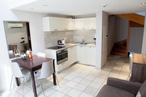 a kitchen and dining room with a table and chairs at Hotel Villa d'Elsa in Juan-les-Pins