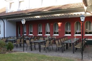 Un restaurante o sitio para comer en Hotel Herbstein