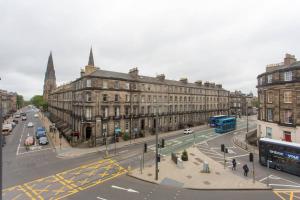 Gallery image of ALTIDO Spacious 2BR Apt, moments from West End in Edinburgh