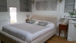 Ένα ή περισσότερα κρεβάτια σε δωμάτιο στο Le Domaine de Canesse