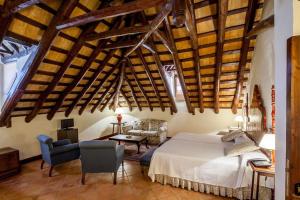 A bed or beds in a room at Palacio Marques de la Gomera