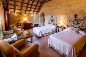 A bed or beds in a room at Palacio Marques de la Gomera