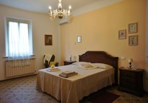 A bed or beds in a room at Casa Fonte di Bacco
