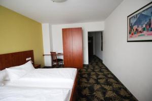 Postel nebo postele na pokoji v ubytování Hotel Der Tannenbaum