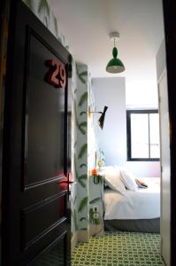 Postel nebo postele na pokoji v ubytování Hotel Les Pilotes