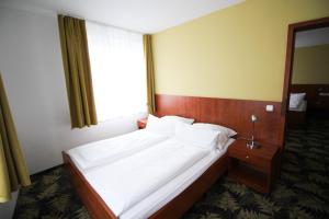 Postel nebo postele na pokoji v ubytování Hotel Der Tannenbaum