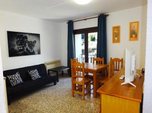 a living room with a table and a dining room at Apartamentos Arinsal 3000 in Arinsal