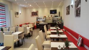 a dining room with tables and chairs in a restaurant at Cityhotel Ahlen Garni in Ahlen
