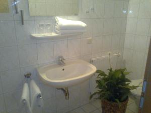 Ванна кімната в Gästehaus Freitag das kleine Hotel