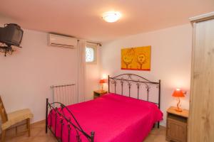 A bed or beds in a room at Borghetto Tio Pepe