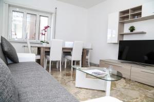 a living room with a couch and a table at ALL NEW Luxury condo sleeps 6,Balcony,Fibra WIFI in Rome