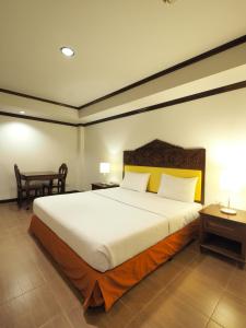 Ein Bett oder Betten in einem Zimmer der Unterkunft Golden Villa Pattaya