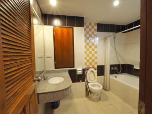 Ein Badezimmer in der Unterkunft Golden Villa Pattaya