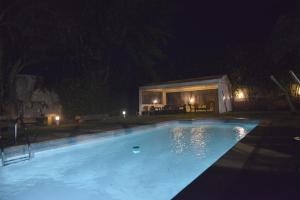 Der Swimmingpool an oder in der Nähe von Hotel Gastronómico Casa Rosalia