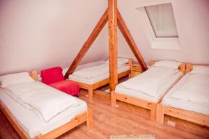 Postel nebo postele na pokoji v ubytování Pension Cabana Cetatile Ponorului
