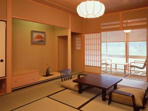 a room with a table and chairs in a room at Usyounoie Sugiyama in Gifu